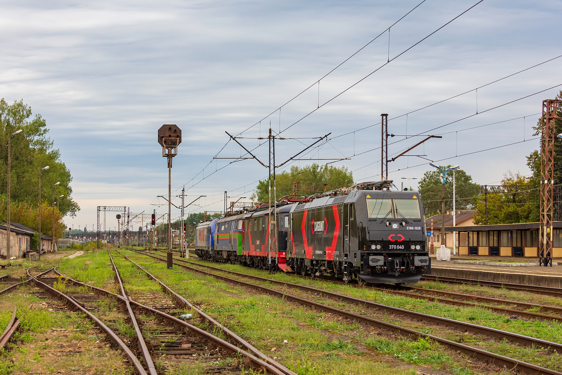 E186-928