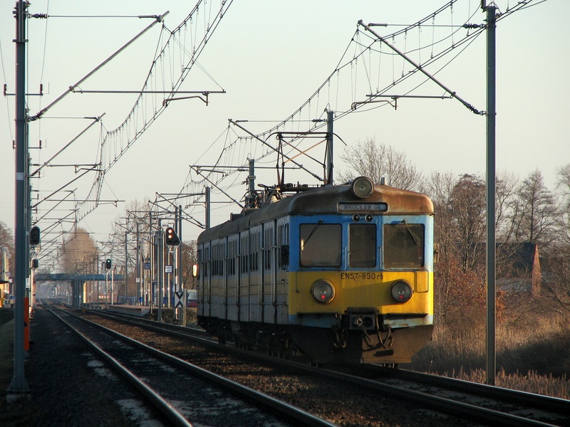 EN57-890