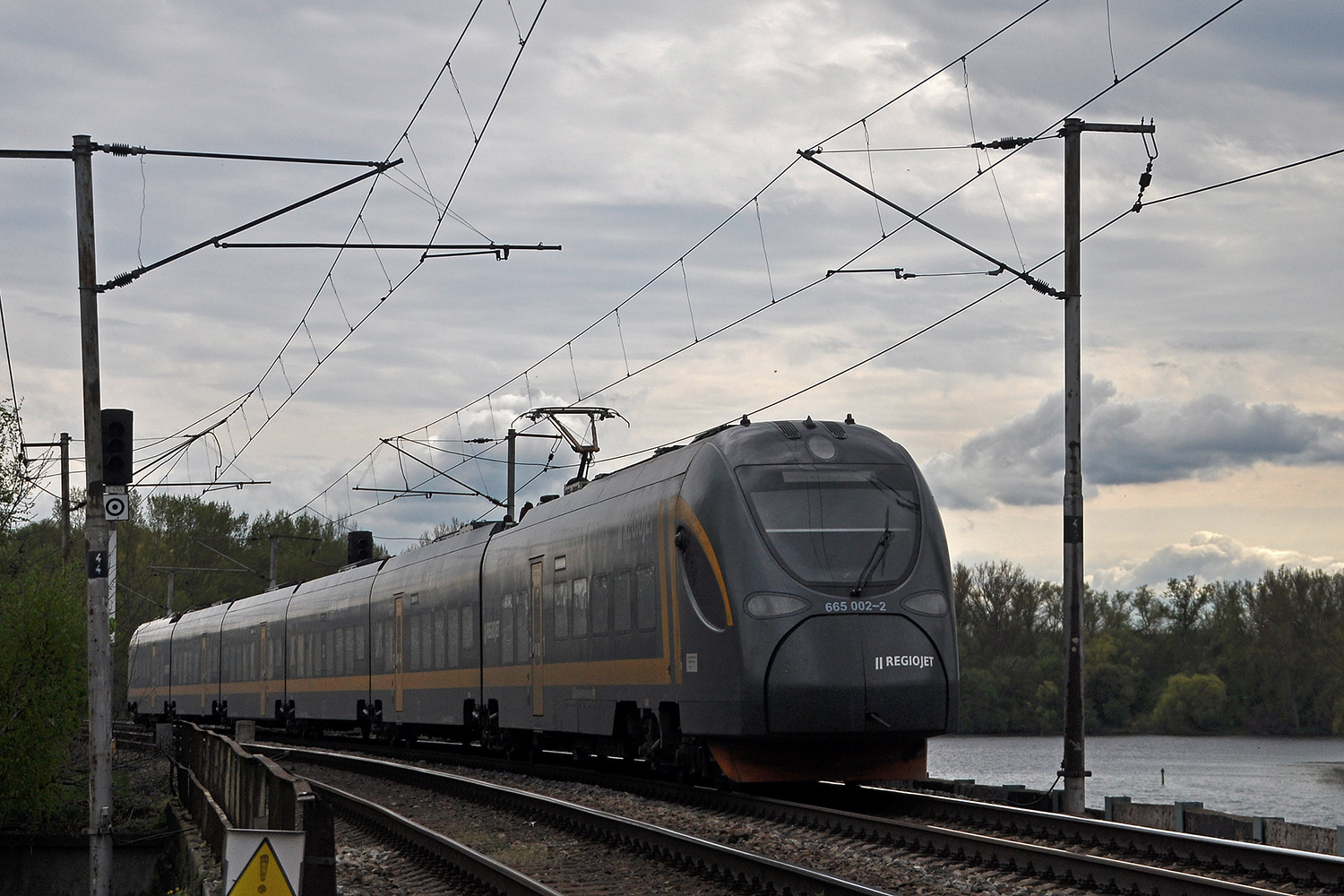 665 002-0
